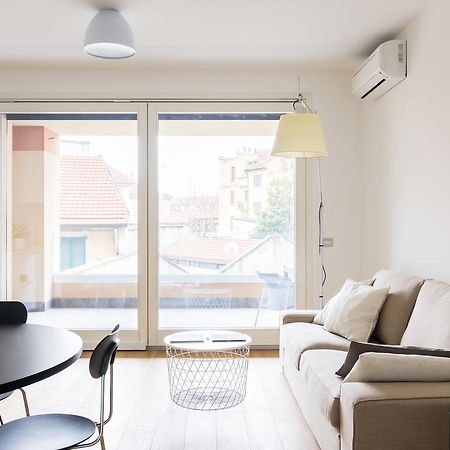 Altido Lovely 1-Bed Flat With Balcony & Free Parking Milão Exterior foto