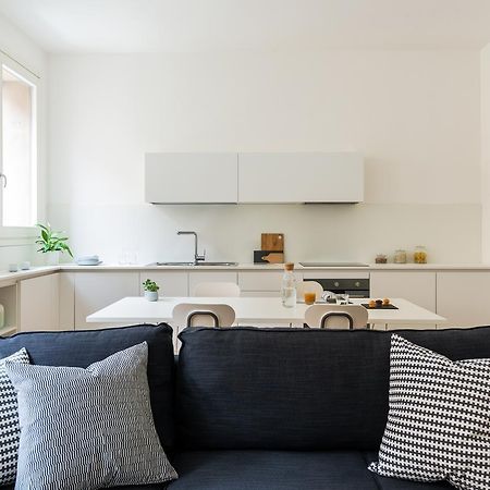 Altido Lovely 1-Bed Flat With Balcony & Free Parking Milão Exterior foto