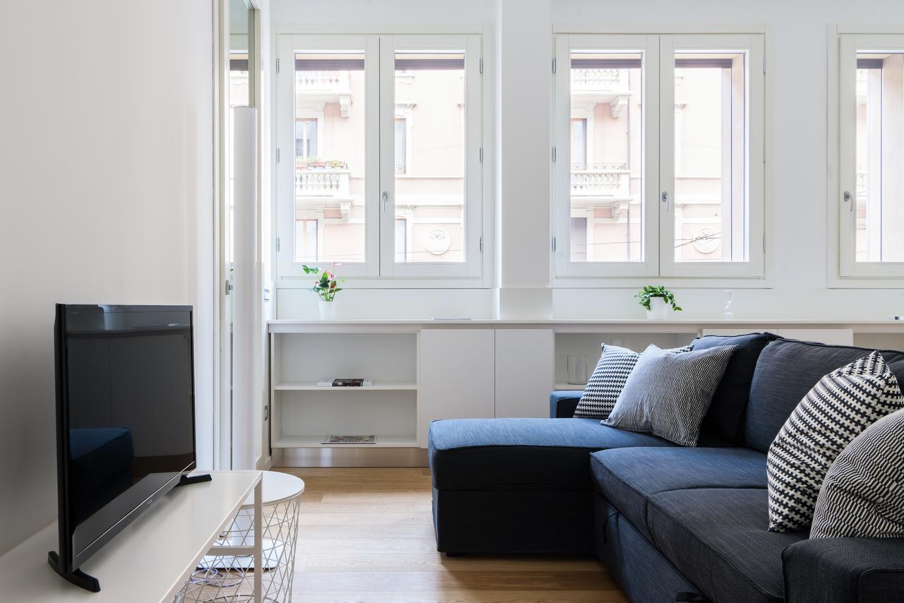 Altido Lovely 1-Bed Flat With Balcony & Free Parking Milão Exterior foto