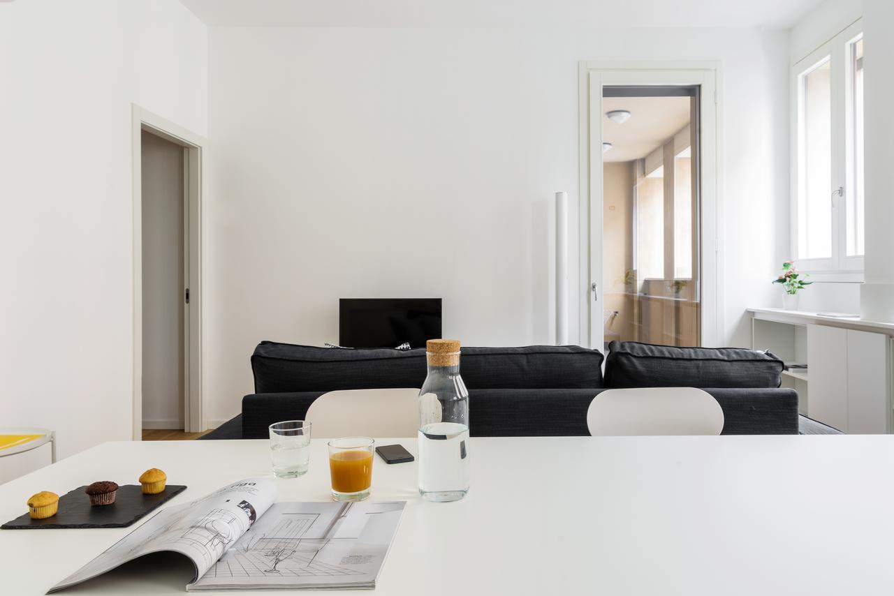 Altido Lovely 1-Bed Flat With Balcony & Free Parking Milão Exterior foto
